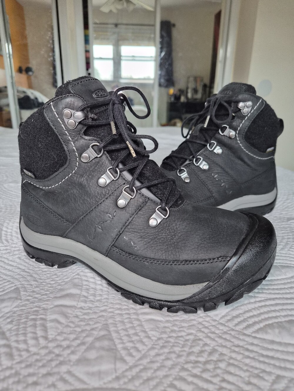 VGUC Keen Kaci III Winter Mid Hiking Boots Women Sz 9 Waterproof Black I